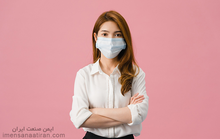 ماسک ایمنی یکی از وسایل ایمنی است که می توان در هنگام کار با مواد سمی و شیمیایی قبل از آسیب به سیستم تنفسی و اختلال در عملکرد آن استفاده کرد.  لازم به ذکر است که ماسک ایمنی به دلیل استفاده زیاد در جامعه در انواع مختلفی تولید می شود.